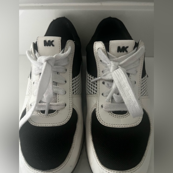 Used Michael Kors sneaks - Picture 3 of 4